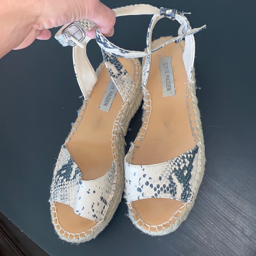 Size 8.5 Steve Madden sandals